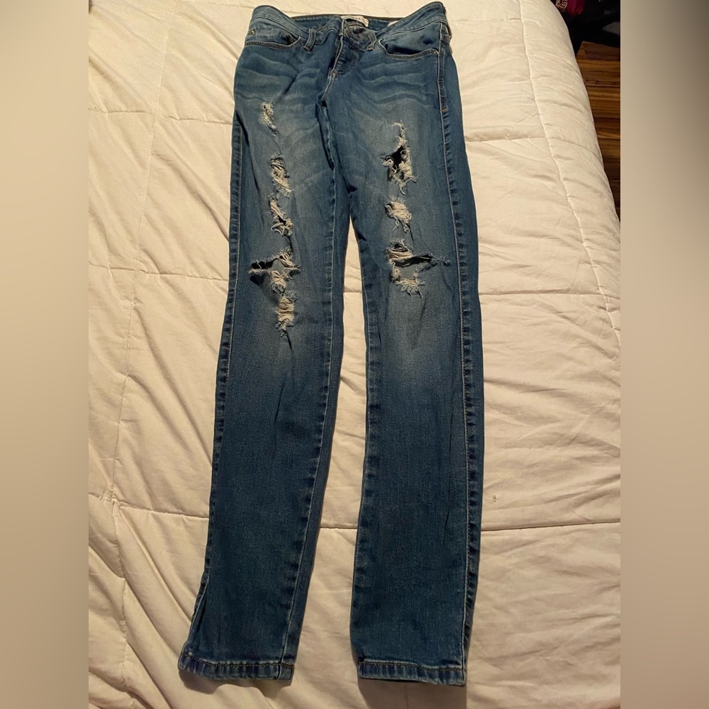 Ripped Guess Jeans​